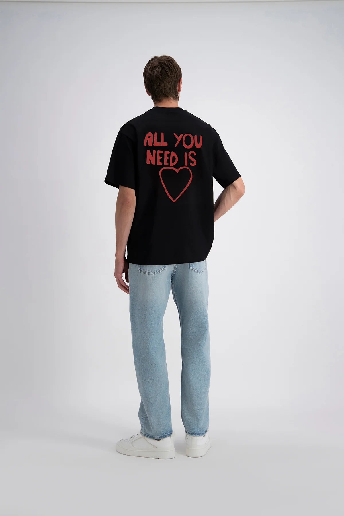 T-shirt imprimé "All You Need"
