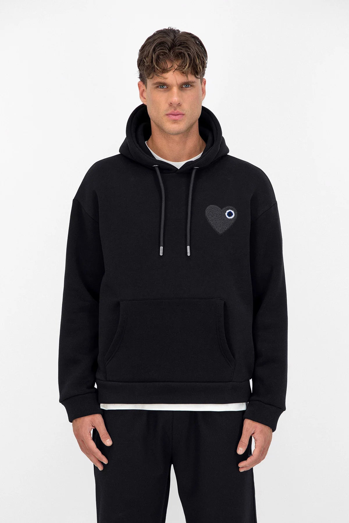 Sweat à capuche brodé