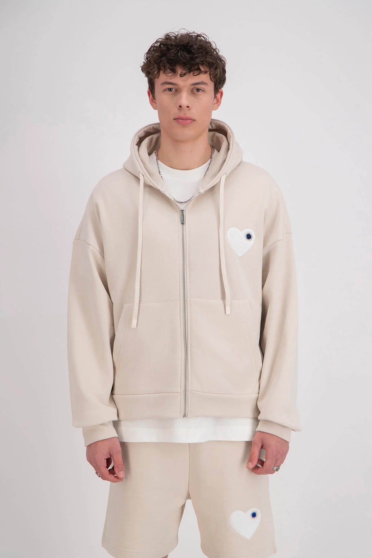 Hoodie zippé brodé cœur
