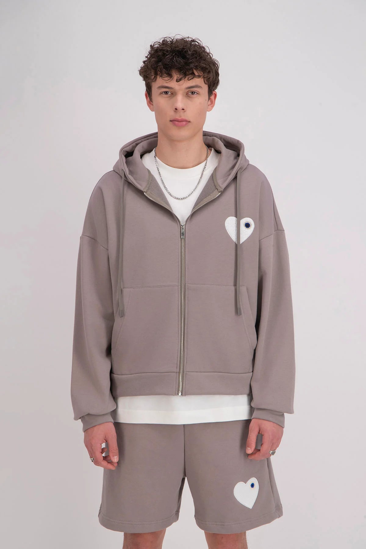 Hoodie zippé brodé cœur