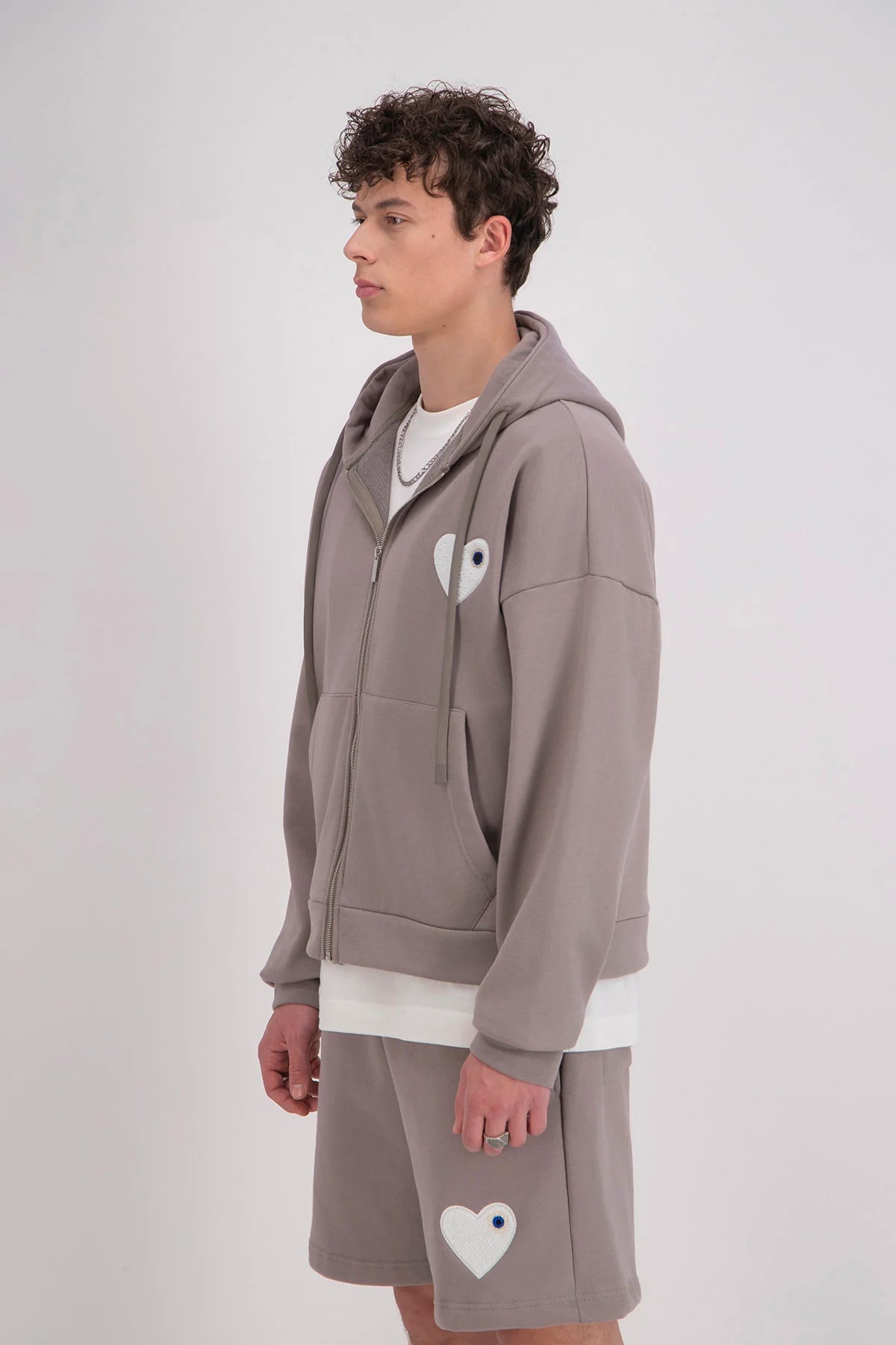 Hoodie zippé brodé cœur