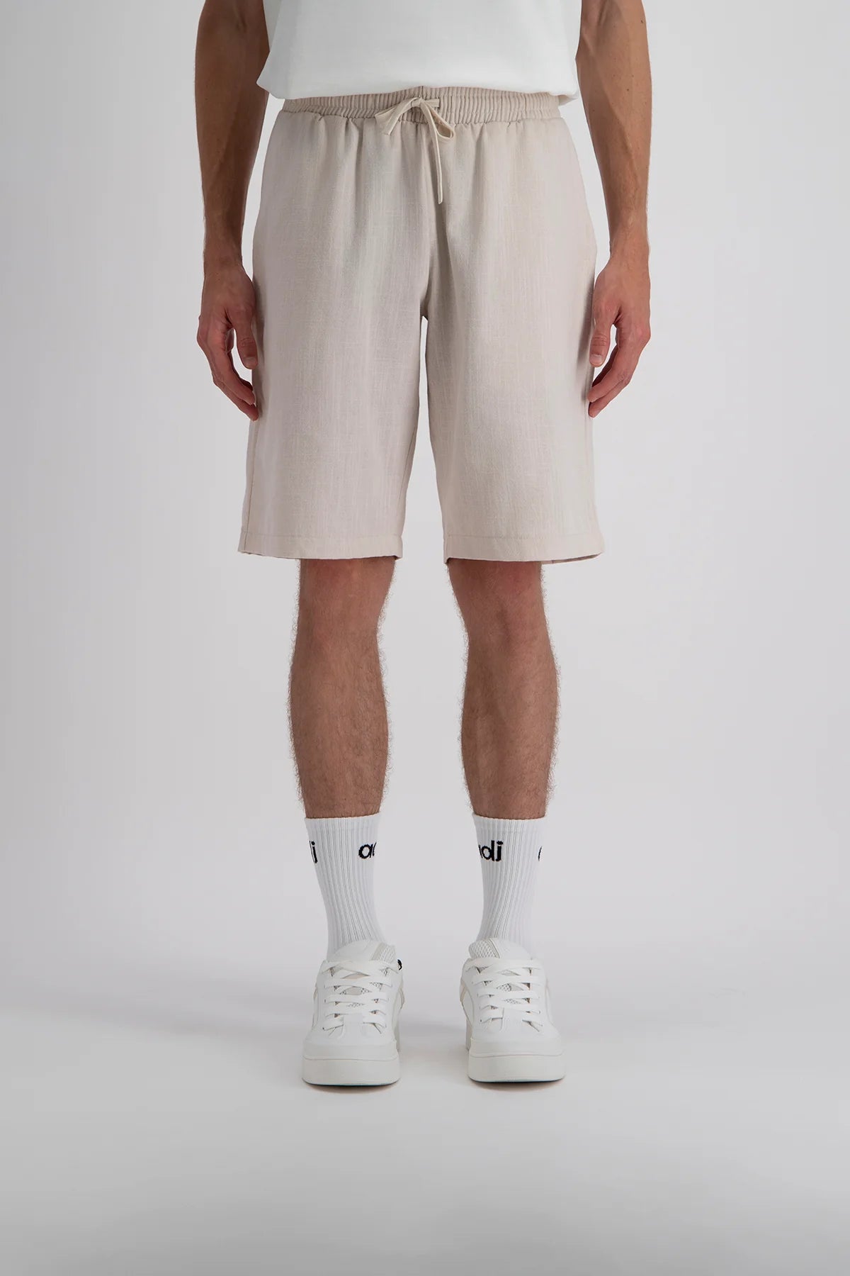 Short ample à cordon