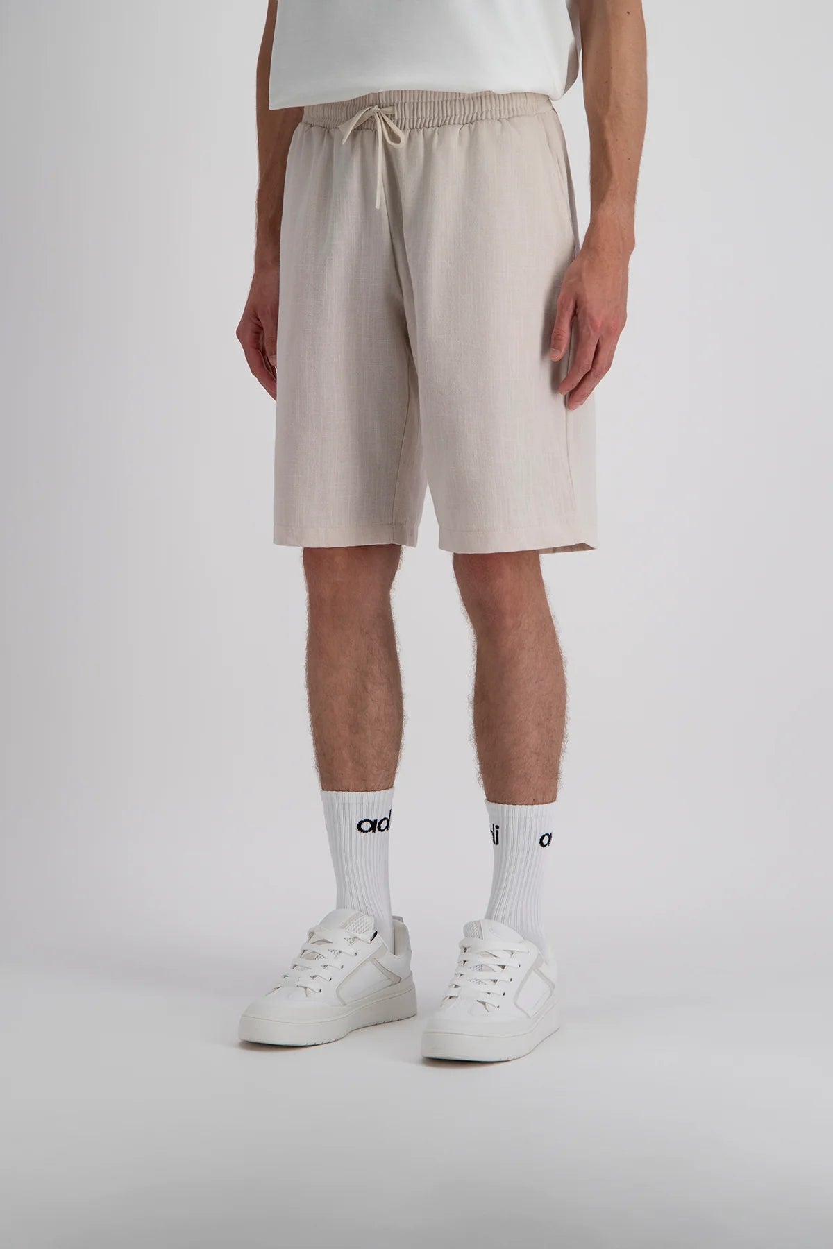 Short ample à cordon
