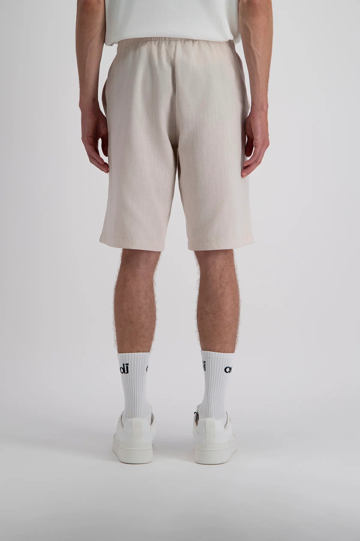 Short ample à cordon