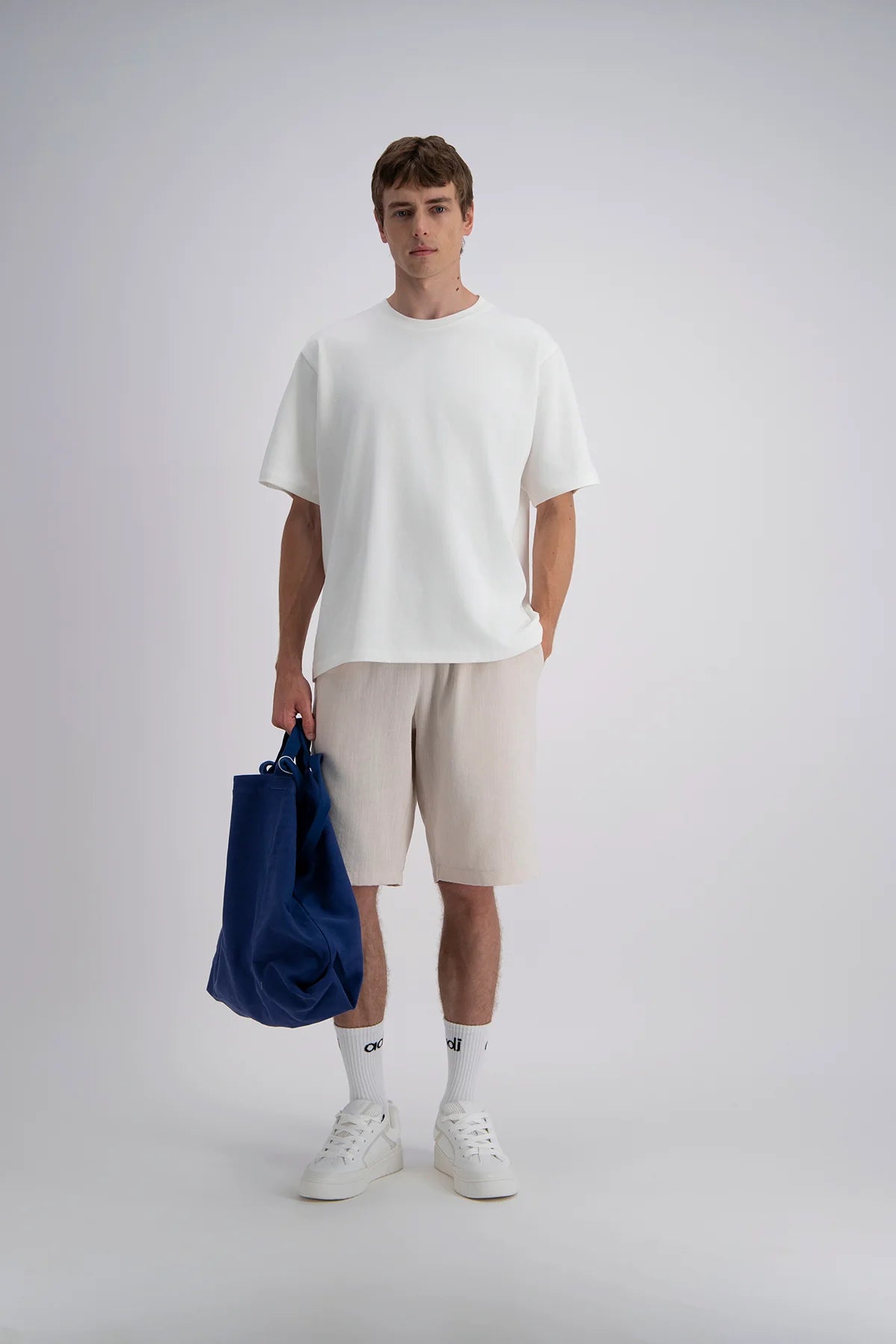 Short ample à cordon
